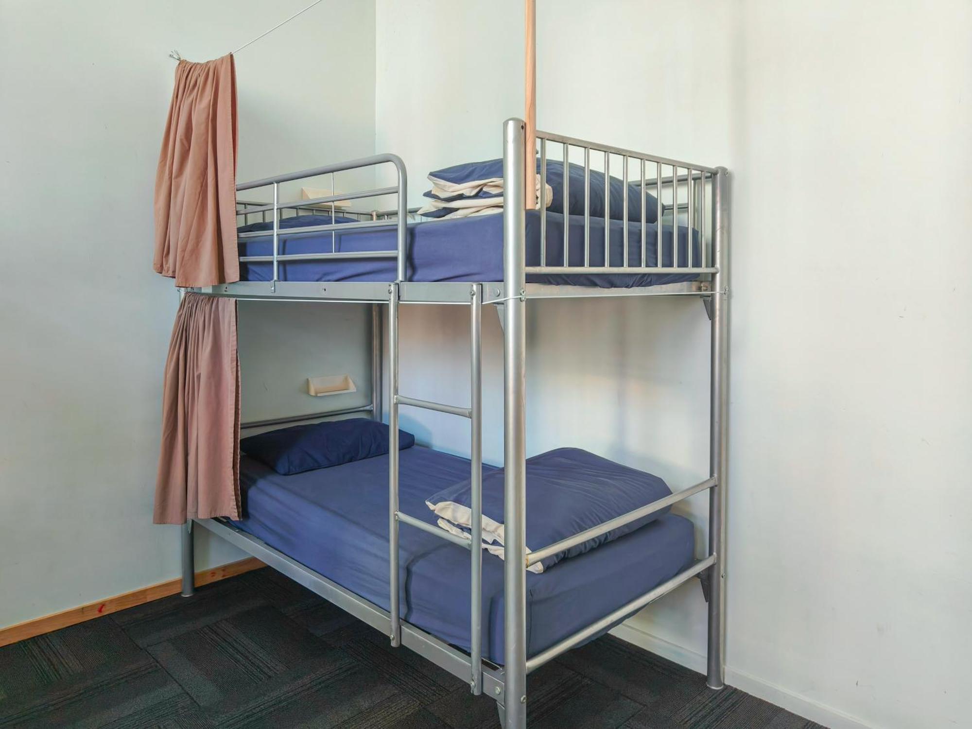 Metro Adventurer Backpackers Hostel โอ๊คแลนด์ ภายนอก รูปภาพ