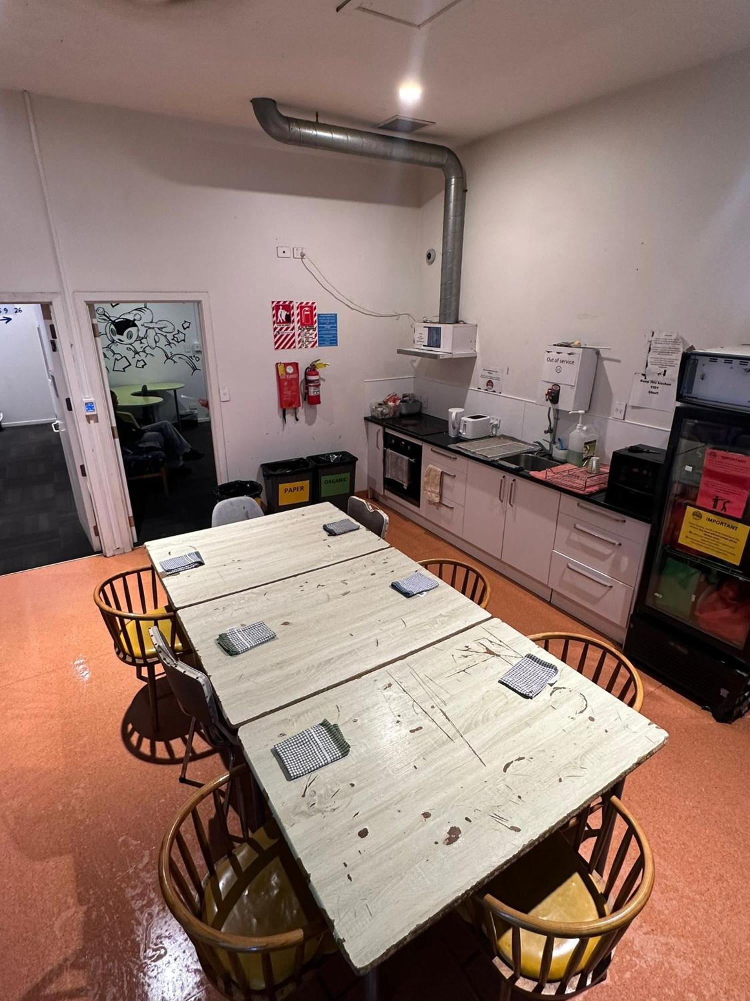 Metro Adventurer Backpackers Hostel โอ๊คแลนด์ ภายนอก รูปภาพ
